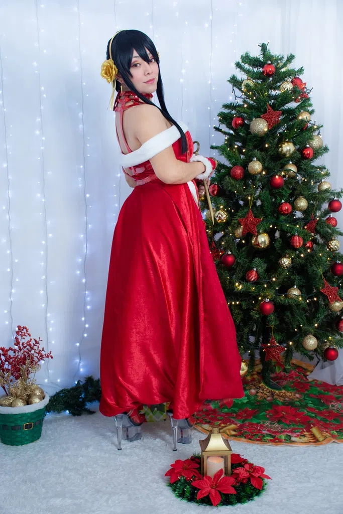 Hitomi-Locks-Yor-Forger-Xmas Of Page 3-12.webp