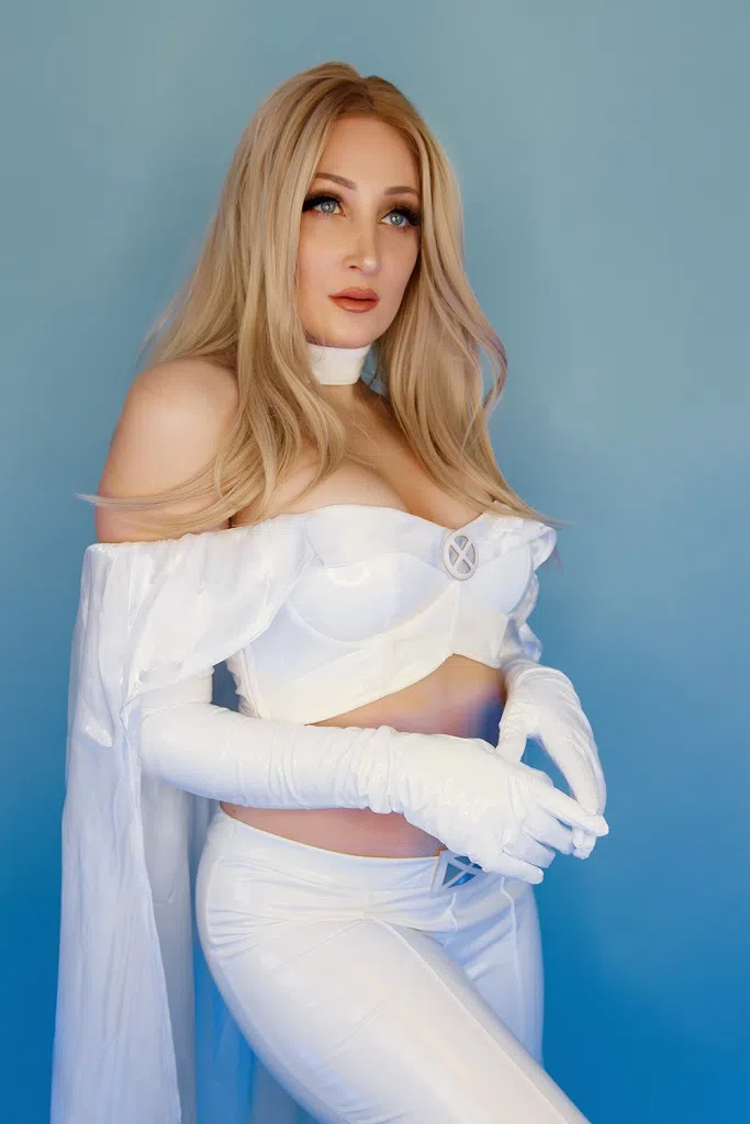 Holly-Wolf-Emma-Frost Of Page 3-15.webp